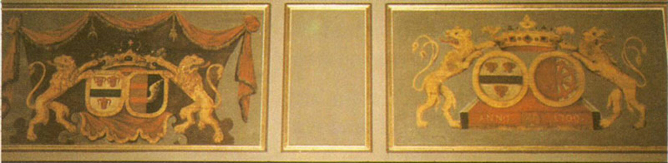 Wappen an der Brüstung