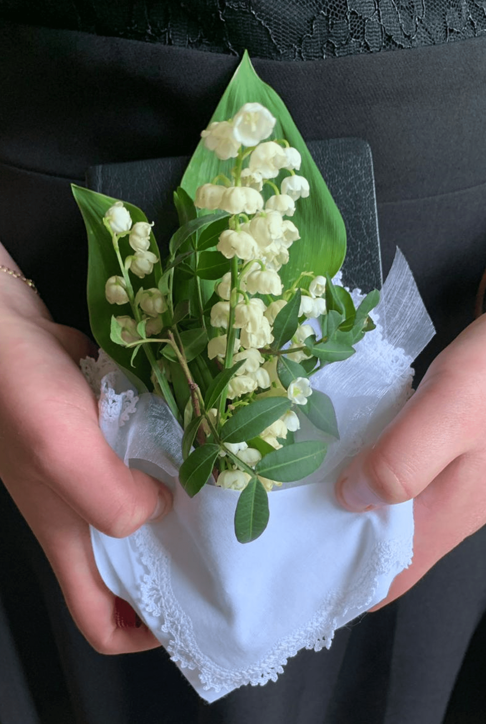 Bibel mit Maiglöckhen