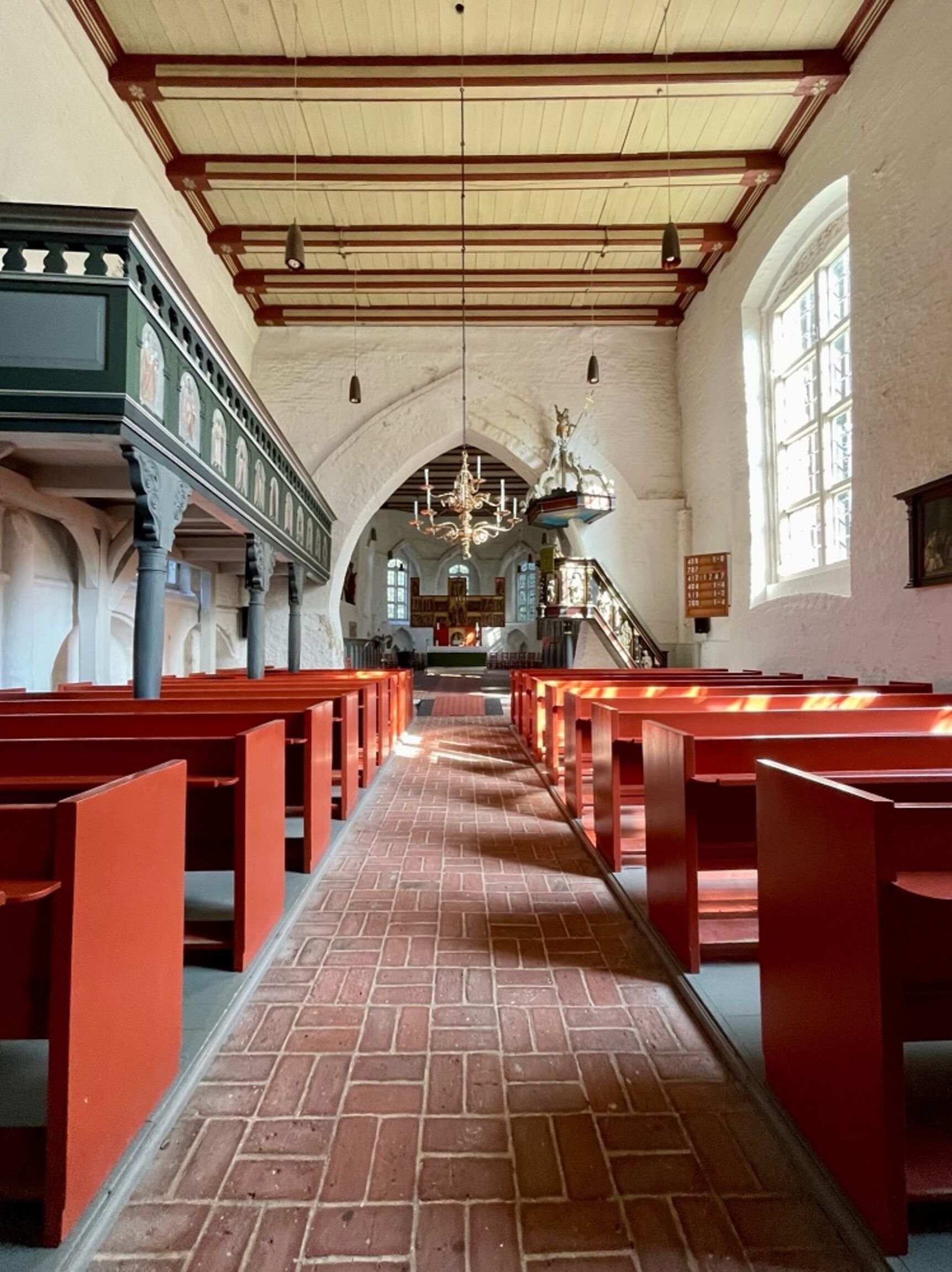 Mittelgang, Blick Altar