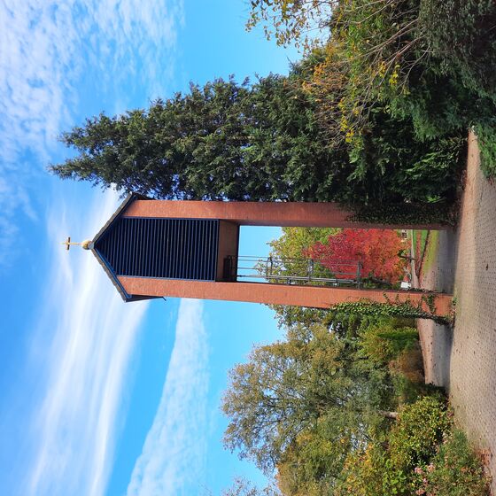 Friedhof mit Glockenturm