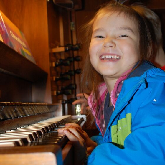 Kind 3 Orgel