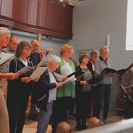 Der Chor singt
