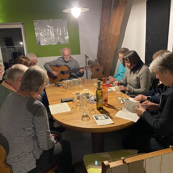 Abendliche Andacht und Rückblick auf den Tag; Foto: Austein